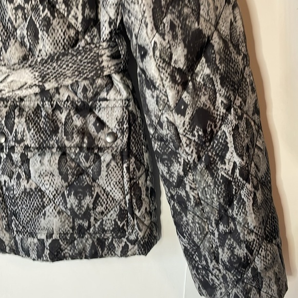 Jones New York Women's Size Medium Quilted Jacket/ Coat Animal Print - Picture 4 of 8